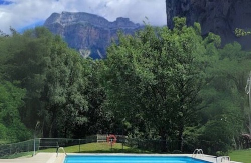 Torla Casa | Casa Ordesa | Paraíso Natural En Torla-Ordesa| Piscinas | BBQ | Jardines