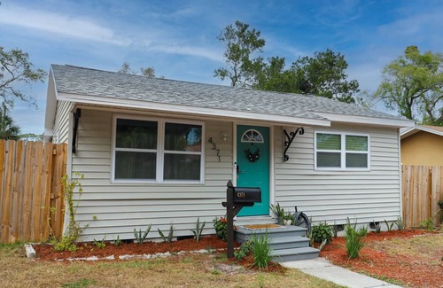 Childs Park Cabaña | Casa Palma Cottage- 10 Minutes to beach and Downtown St. Pete