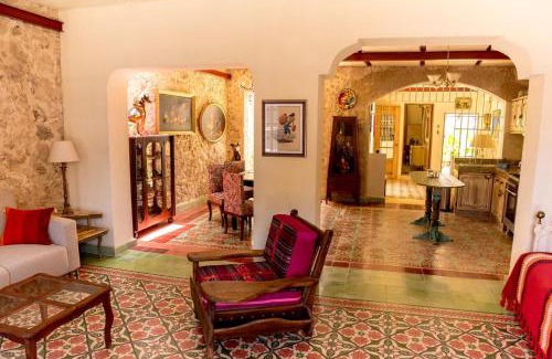 Barrio de Santiago Casa | Casa Palmas by Majikal B&B