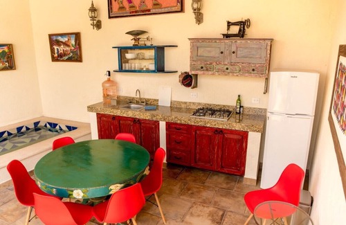 Barrio de Santiago Casa | Casa Palmas by Majikal B&B