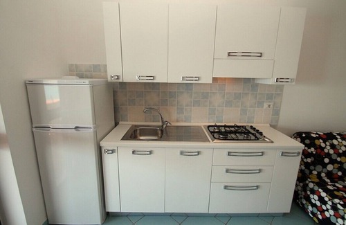 Montecorice Casa | Casa Panna A: Un apartamento alegre que es parte de una villa ubicada directamente en la playa.