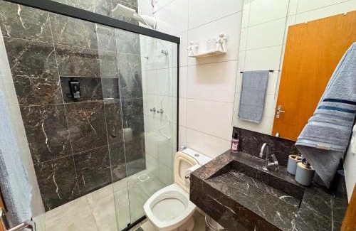 Shopping Park Casa | Casa Para Até 5 Hospedes Próximo UNITRI, Uberlândia Shopping e Palácio de Cristal