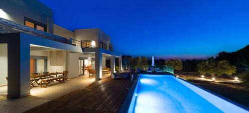 Filerimos Villa | Casa peveragno private villa with pool and free parking