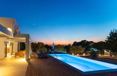 Filerimos Villa | Casa peveragno private villa with pool and free parking