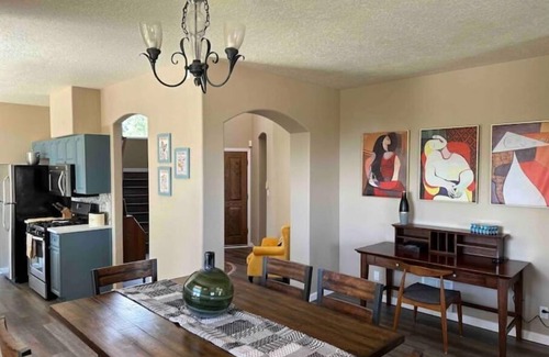 Northeast Heights Casa | Casa Picasso: Artsy Retreat.