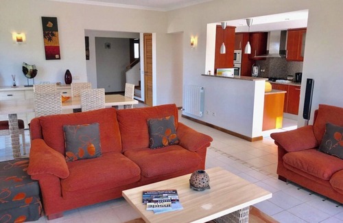Estombar Chalet De Esquí | Casa Pinta