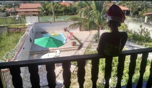 Jacone Casa | Casa Piscina, Saquarema, Jaconé, segundo andar, independente, com 2 quartos 2 banheiros, cozinha e varanda superior. Com piscina e churrasqueira exclusiva para hospedes, garagem
