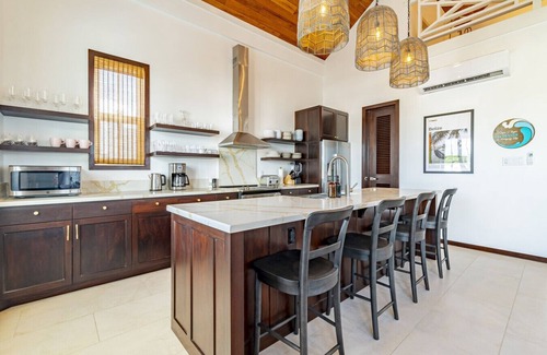 San Pedro Villa | Casa Playa de Denver + Pool Club at Mahogany Bay