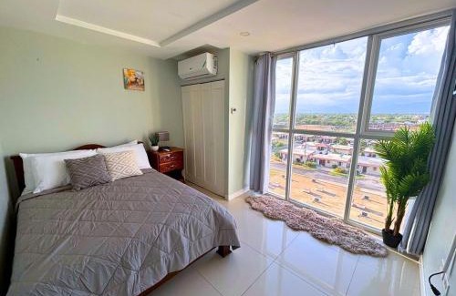 Portmore Apartamento | CASA PORS Beach Front Apartment with security, pool &jacuzzi