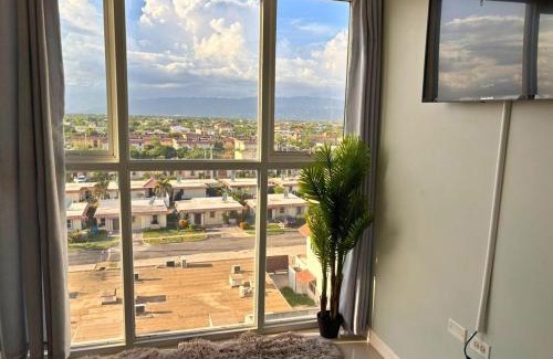 Portmore Apartamento | CASA PORS Beach Front Apartment with security, pool &jacuzzi