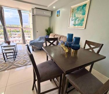 Portmore Apartamento | CASA PORS Beach Front Apartment with security, pool &jacuzzi