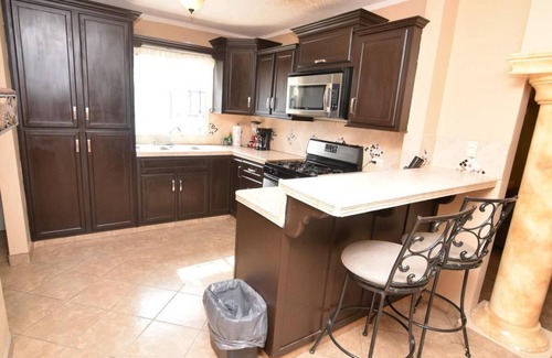 Primera Seccion Casa | Casa PortoBello - Intown home!