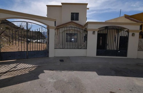 Primera Seccion Casa | Casa PortoBello - Intown home!