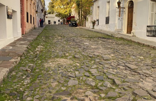 Colonia del Sacramento Casa | Casa privada en barrio histórico