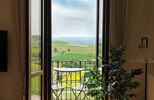San Martino Alfieri Casa | Casa Profumi di Barbera 12 (8+4): Infinity Pool and 6 Luxurious Bedrooms