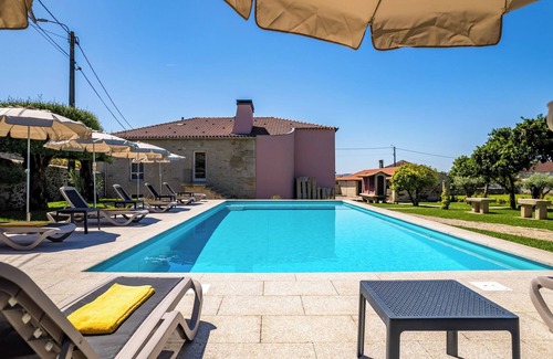 Cardielos Casa | Casa da Brêa - 7 suites, swimming pool, garden and games area. 10 minutes from the beach