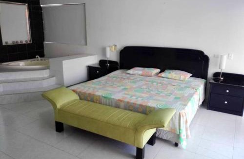 Girardot Casa | Casa Quinta Piscina Privada en el Condominio Campestre el Peñon Girardot