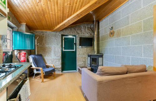 Seia Casa | Casa Rústica T2 com Salamandra e Cozinha - Seia - Serra da Estrela - Casa do Loureiro II