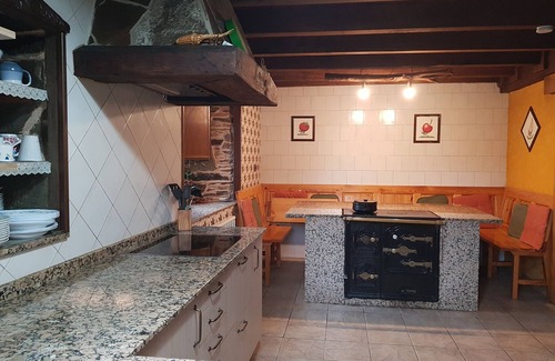 Cospeito Otro | Casa Rigueira, Bonita casa rústica construida a finales del 1800 para 9 personas