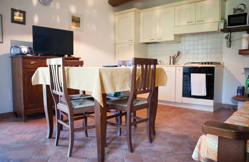 Pitigliano Casa | CASA RINA: Detached house with 400 M2 private fenced garden, swimming pool.