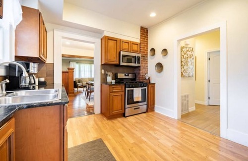 Mesta Park Casa | Casa Rivera Uptown with 2 king beds