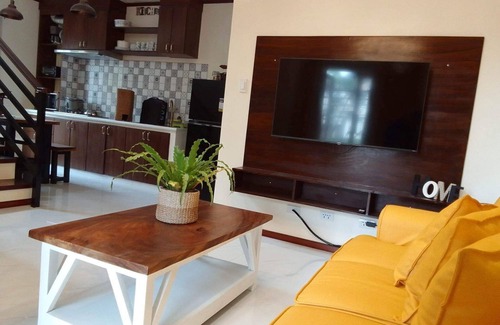 Tagaytay Casa | Casa Robles Villa 1: Homey, Cozy and Relaxing. With private pool. For 13pax