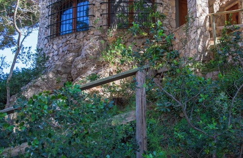 L'Estartit Chalet De Esquí | Casa Roca Vista, vacation home located on a rocky point in the Roca Maura neighborhood.