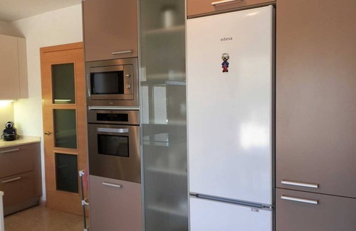 Costa Dorada Casa | CASA ROQUES DORADES , ideal para tus vacaciones cerca del mar, wifi gratuito, aire acondicionado opcional, piscina privada, se admiten mascotas, playa para perros