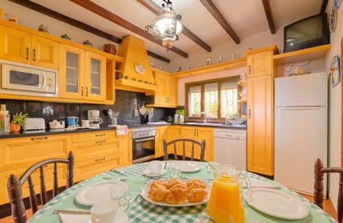 La Solana Chalet De Esquí | ▫️ Casa Rosa por I N Z U L A E ▫️ Piscina Climatizada▫️ Ping Pong ▫️ Futbolín