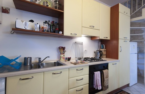 Bugnara Villa | Casa Rosa Casa independiente en el pueblo con terraza en la azotea, jardín, barbacoa y WiFi gratis