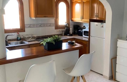 Empedrola Casa | Casa tranquila con hermosas vistas al mar, a la ciudad y a la montaña con wifi
