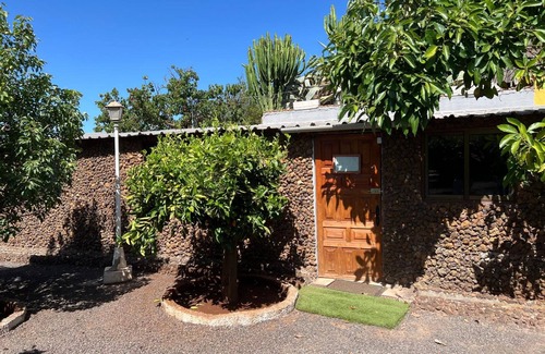 La Solana Chalet De Esquí | 'Casa Rosa' with Sea View, Wi-Fi and Air Conditioning