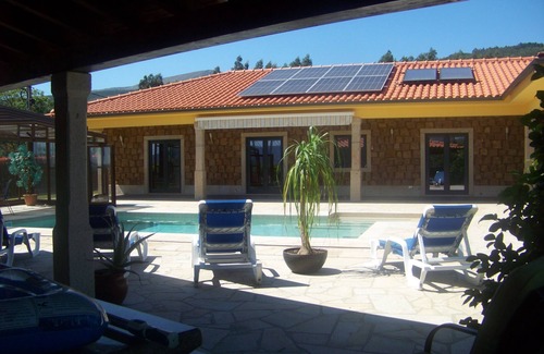 Cossourado Casa | Casa Rosanna Hermosa propiedad de una planta con piscina privada, vistas panorámicas.