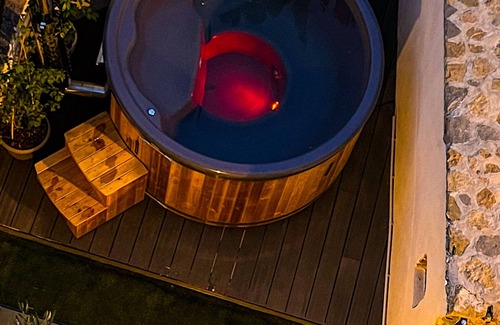 Signes Casa | CASA ROSSA! Gite for 4 with Nordic Spa 10 minutes from the Circuit du Castellet!