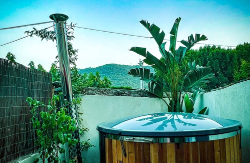 Signes Casa | CASA ROSSA! Gite for 4 with Nordic Spa 10 minutes from the Circuit du Castellet!