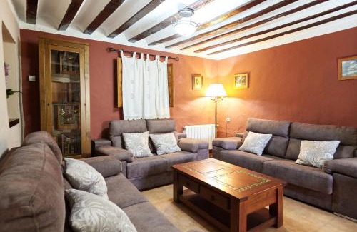 Iznatoraf Casa | Casa Rural Los Angostones