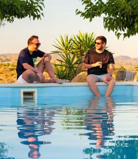 Taberno Casa | Casa Rural Alzabara con Piscina Privada