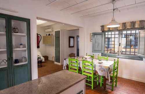 Taberno Casa | Casa Rural Alzabara con Piscina Privada