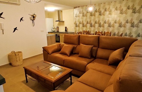Segura de Leon Casa | Casa rural con chimenea en dormitorio, y sala de juegos. Con piscina en verano!!