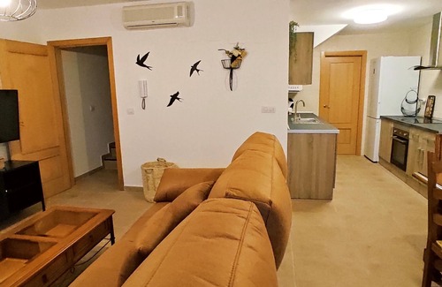 Segura de Leon Casa | Casa rural con chimenea en dormitorio, y sala de juegos. Con piscina en verano!!