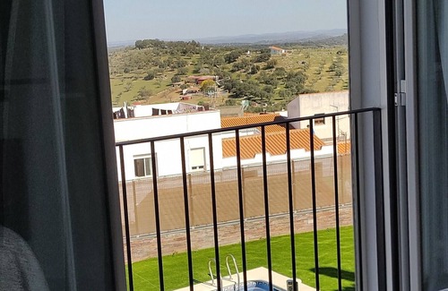 Segura de Leon Casa | Casa rural con chimenea en dormitorio, y sala de juegos. Con piscina en verano!!