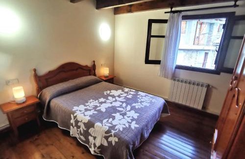 Barruera Apartamento | Casa Rural con patio y BBQ en La Vall de Boí
