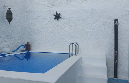 Benadalid Cabaña | Casa Rural de cuento El Patio con piscina (apta para mascotas)