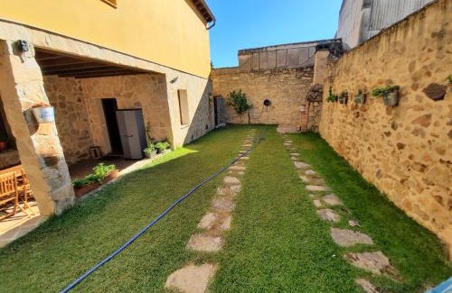 Aldeanueva del Camino Chalet De Esquí | Casa Rural El Caño de Abajo