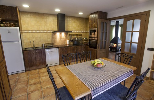 Puigreig Cabaña | Casa Rural con Pista de Padel y Piscina Privada