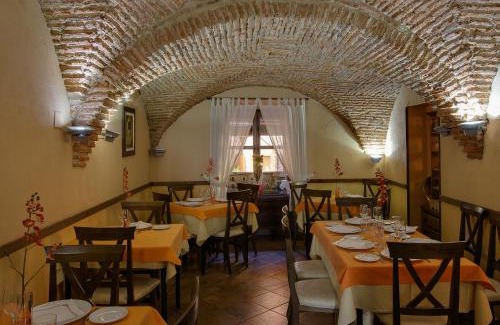 Navas del Madrono Casa | Casa Rural La Chimenea