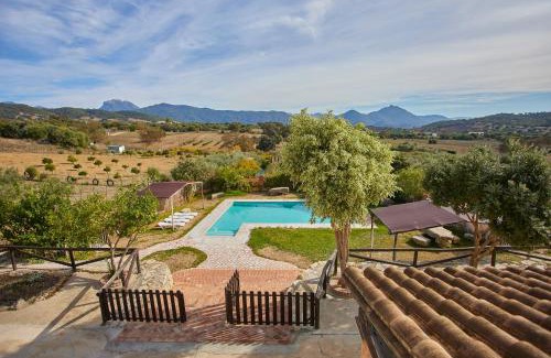 Prado del Rey Casa | Casa Rural " Los Cuatro Olivos"