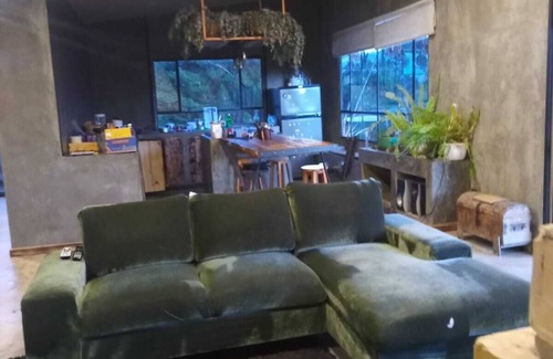 Sesquile Cabina | Casa rural reformada con chimenea, al lado de rutas de senderismo