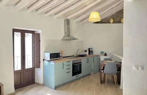 Benadalid Casa | Casa Salome, Alojamiento con terraza y vistas al valle