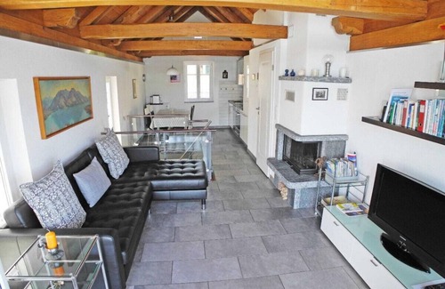 Brione sopra Minusio Apartamento | El hermoso apartamento de 3 dormitorios está ubicado en el piso superior de "Santa Barbara Hau